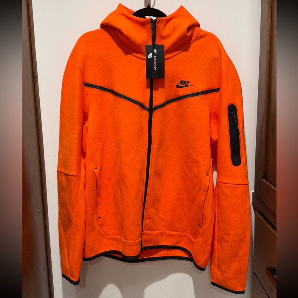 Men's Nike Standard fit Zip up Hoodie. Orange. NWT